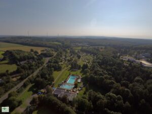 Schwimmbad-Camping-Drohne